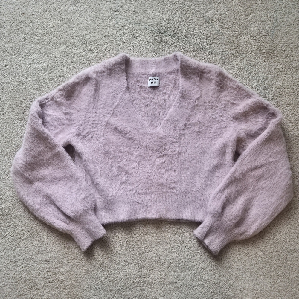 Aritzia V Neck Kitten Fuzzy Warm Soft Thick Pink Sweater Size M